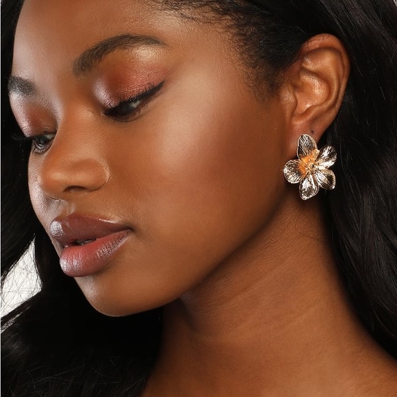 Botanical 14KT Gold Flower Statement Earrings 🌿 - Picture 3 of 6